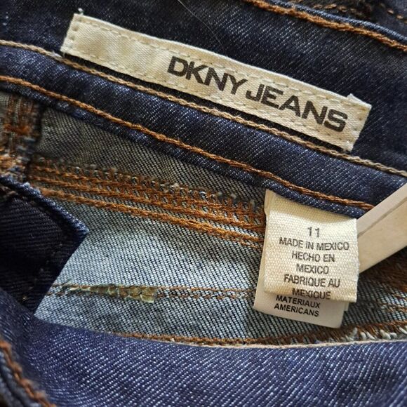 DKNY Women's Coated Dirty Blue Denim Capri Jeans Multi Seams Zipper Calf Sz 11 - Picture 6 of 7